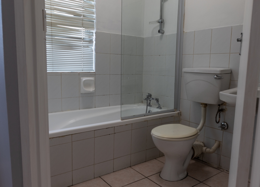 1 Bedroom Property for Sale in Oakglen Western Cape